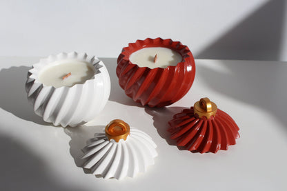 Red and white ornament candles with wooden wicks 